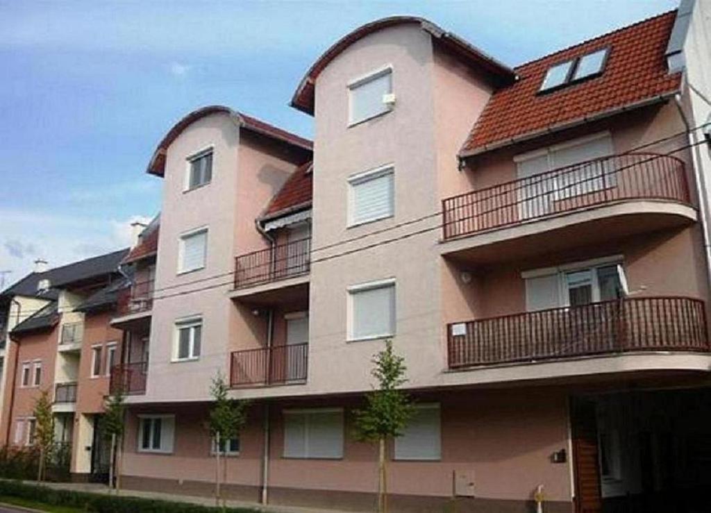 Major Street Apartman Apartment Hajduszoboszlo Luaran gambar